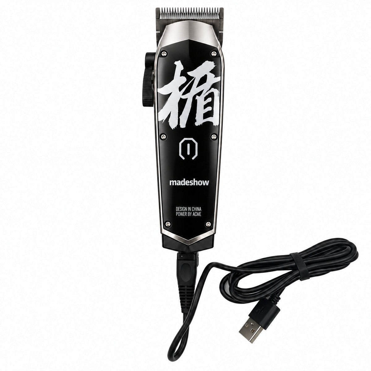 専用充電ケーブルを接続したMadeshow M10+ブラック。電源側はUSB-A