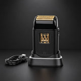 WMARK NG-XS1 ブラック — 充電台に載せた本体とUSBケーブル